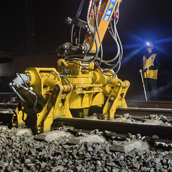 How do double-head tamping machines achieve "precision maintenance"?